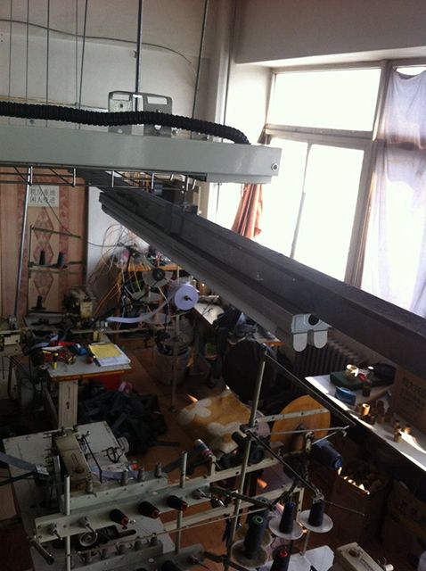 大連光一服裝廠工作崗位加熱保溫 曲波型高溫輻射加熱器